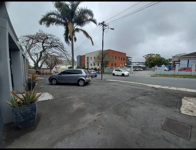 136M² BUSINESS TO LET IN VINCENT